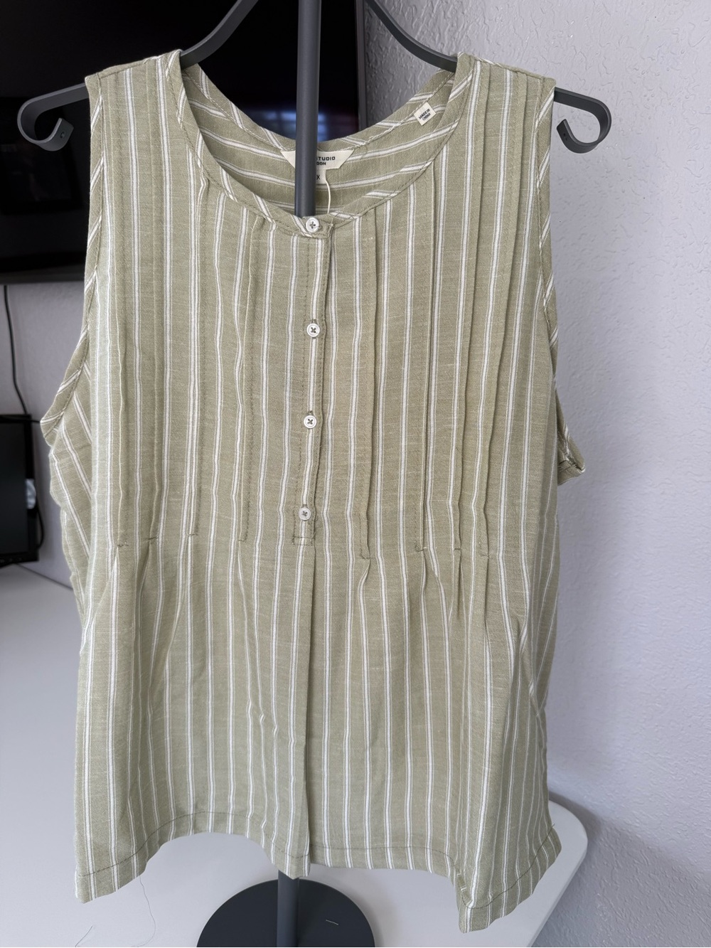 NWT Max Studio Stripe Pleated Sleeveless Top Sage 1X